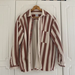 Jacka Zara - vår/höst jacka Storlek L passar bra som oversized M
