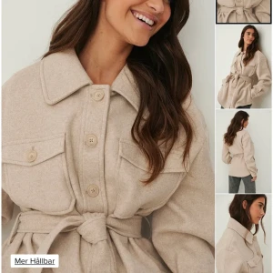 Kappa NA-KD - superfin kappa från na-kd, aldrig använd då jag har fått liknade kappor efter jag köpte denna. Den är verkligen i toppenform och bra material så passar lika bra till vintern som nu till hösten. Skriv kring funderingar🫶🏼