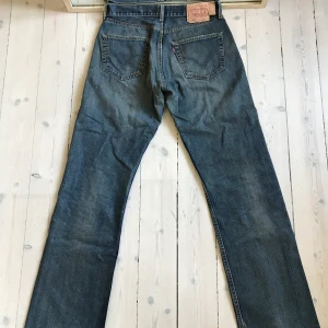 Levis 501 blekta - Grymma långa 501 i ”yk2” Blekning. Tyvärr för små i midjan för mig. 