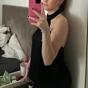 Svart topp - Använd endast en gång, skriv för fler bilder eller frågor,  inga defekter ❤️