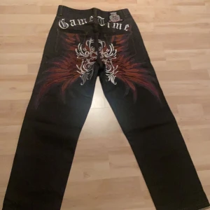 Y2k embroidery baggy jeans  - Y2k baggy jeans, size 34 ( waist 86cm) good quality, never used , meet up . Only take cash not swish. For female and male. Message me for any more details. 