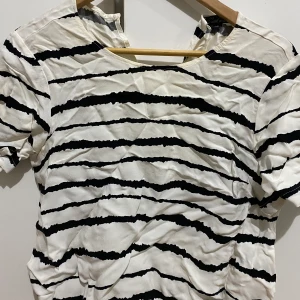 Randig mönster blus  - Randig blus 👚 från Koul🤍