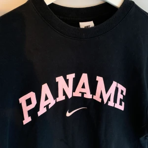 NIKE X PSG SWEATSHIRT - Nike X PSG sweatshirt ”paname”, storlek M. Den är som ny i kvaliteten