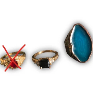 Ringar - Säljer dessa ringar då de ej kommer till användning🫶 10kr styck för d små och 20kr för den stora! Pris kan diskuteras, hör av dig vid frågor🙌 Röda ringen såld!