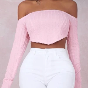 Shein  - En rosa topp från shein säljer då jag inte gilla hur den såg ut på mig, den e väldigt kort. 