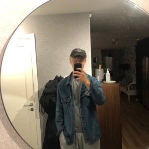 Jeansjacka  - Ett år gammalt 