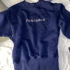 Eytys  - Säljer denna supersnygga tröjan från eytys då den inte passar längre. Har bara använt den typ tre gånger. Och den är i storlek xs❤️ köpte tröjan för 1800kr