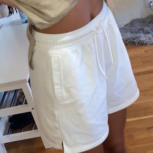 Vita mjukis shorts från HM super sköna och mjuka🤍🤍