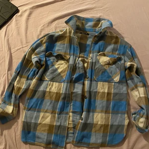 Kofta - En kofta från Gina tricot i storlek S 