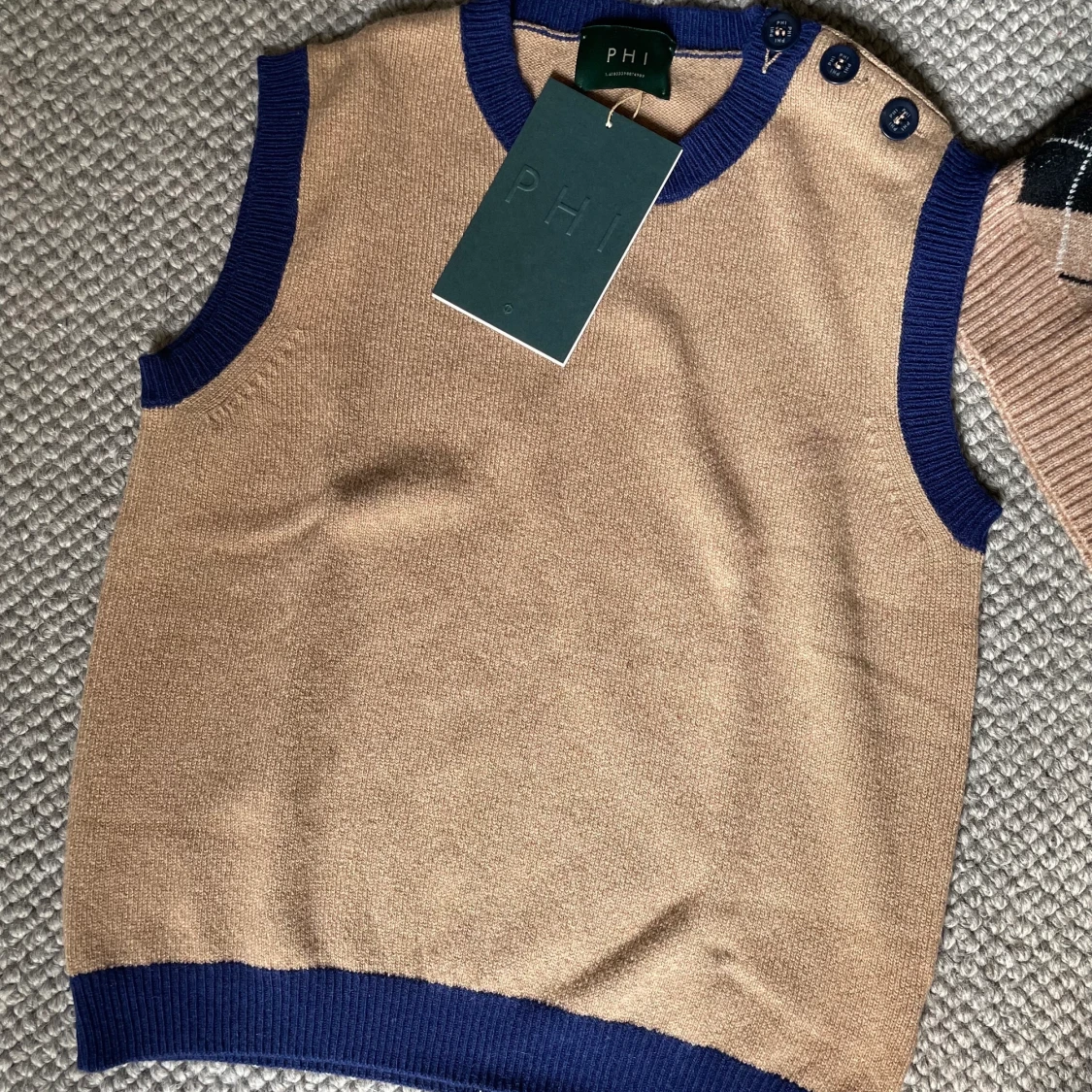 Stickade västar. PHI cashmere - 91