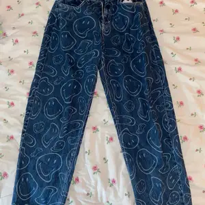 Jeans från Pull&Bear - är i storlek 38 och passar mig perfekt (är 168 cm)   Betalning sker via Swish - pris kan diskuteras
