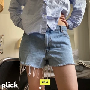 Levis 501 Shorts - Perfekta Levis 501 shorts. Märkta med W34. Bilder från annan säljare! Kan både mötas upp och frakta <3