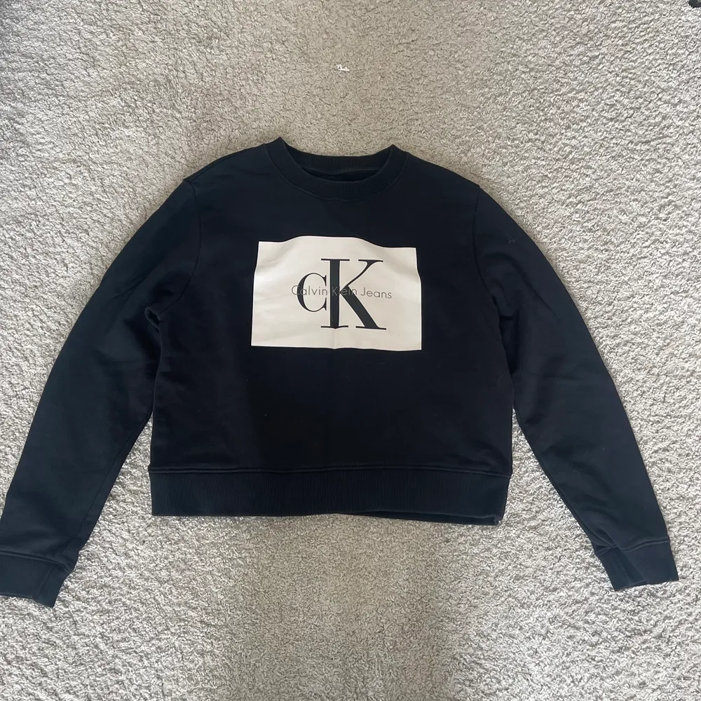 💓säljer denna superfina Calvin Klein tröjan. I storlek M.Säljer den då den tyvärr inte kommer till andvändning 💓. Tröjor & Koftor.