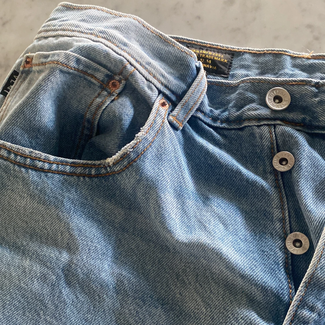 Vailent jeansshorts (L) med fransning - 91