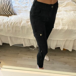 Svart byxa XS - Svarta byxor i storlek XS Stretchiga Använda men i fint skick 