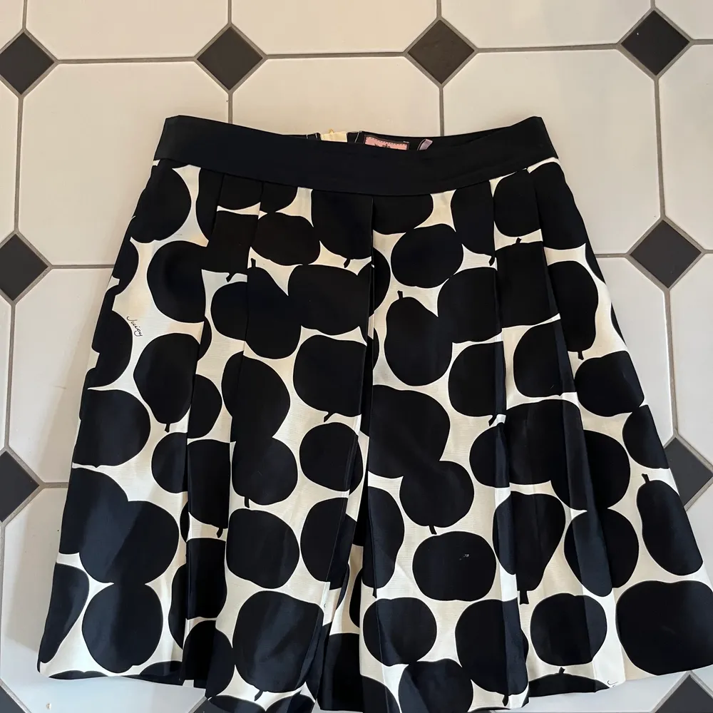 Juicy couture skirt size small. Kjolar.