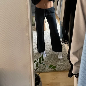 SKITSNYGGA LINNEBYXOR  - Säljer mina såååå fina linnebyxor från H&M då dom tyvärr är för korta för mig som är 165 med långa ben:/ dom är bara använda en gång och alltså i helt nyskick! 