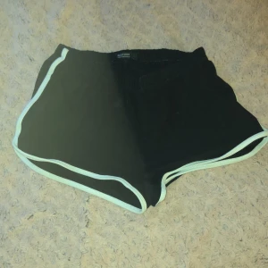 Shorts - Ett par korta shorts från redfox i storlek S! Perfekt till sommaren💞