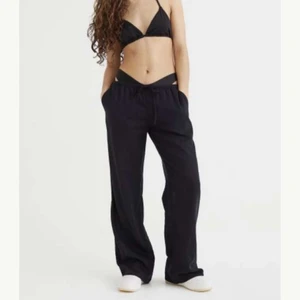 Byte av linnebyxor - Jag köpte dessa svarta linnebyxor men skulle gärna vilja ha de i XS, om någon har skulle jag gärna kunna byta❤️ Eller dessa i Vit! Kan mötas upp i Uppsala❤️ SÄLJER INTE UTAN BARA BYTER