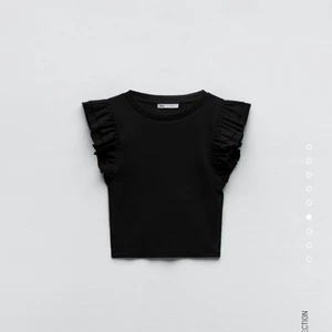 Volang topp från zara! - Säljer denna super fina volangtopp från zara! Passar perfekt till sommaren! Storlek M men passar S, köparen står för frakt!💞