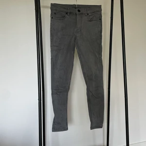 Jeans 28/30 - Din lokala garderob skickar med PostNord för 59 Kr. Ni står för kostnaden av frakt. 