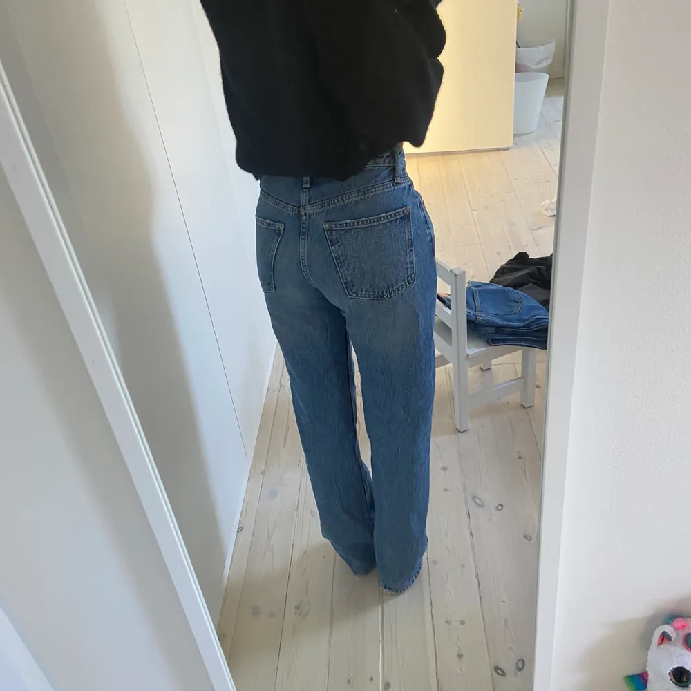 Snygga lowwaist Zara jeans i strl 36. Jeans & Byxor.