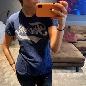 Zadig & Voltaire - En zadig & voltaire t shirt. Köpt på NK, ej använt så mycket. 