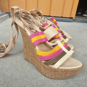 Fun and colorful vintage Size 39 wedges, only tried on indoors - Vintage wedges, size 39, only tried on indoors but never worn