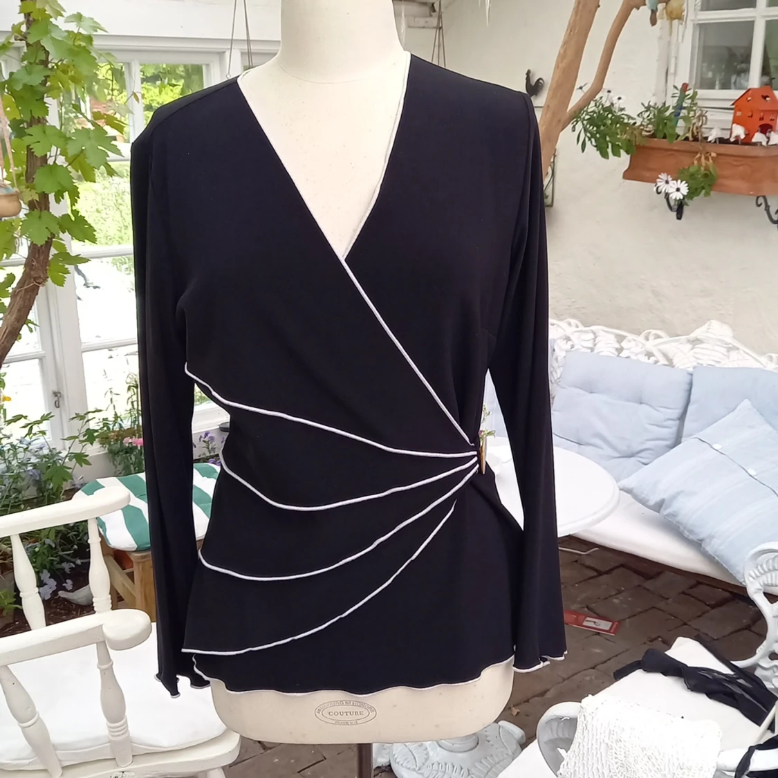 Svart omlott topp - 90