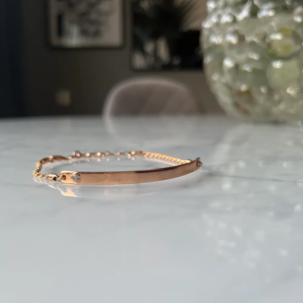 Armband i roséguld från Thomas sabo. Fick i present för några år sedan, har aldrig använt det. Nypris 1400 . Accessoarer.