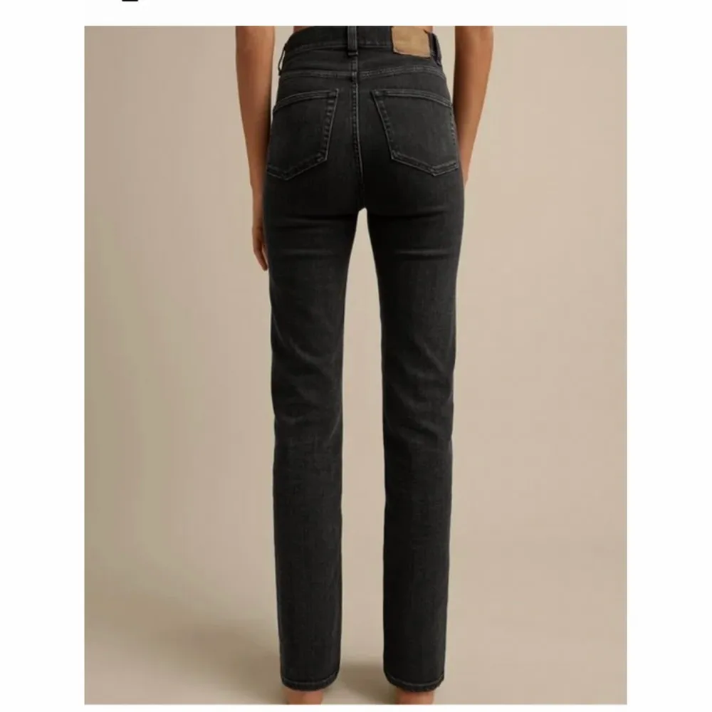 Säljer mina superfina jeans från Jeanerica! Nypris 1 899 kr🤎 köparen står för frakt. Jeans & Byxor.