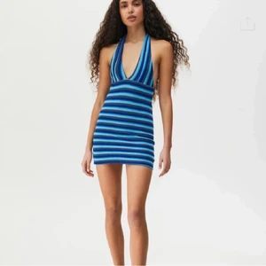 Klänning  - Säljer denna super snygga klänningen pga för liten💞 pris kan diskuteras vid snabbb affär❤️