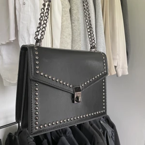 Svart väska  -  Jättefin skinnväska aldrig använd tyvärr.