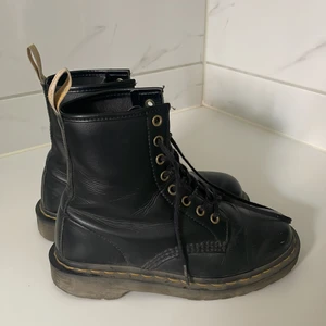 Dr martens - Storlek 37, kan tänka mig gå ner i pris vid snabb affär