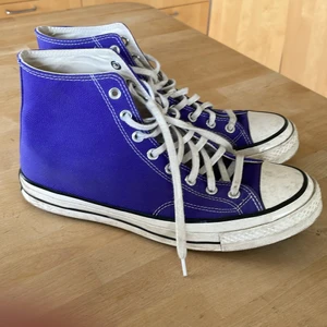 Converse  - Converse skor i ett bra sick, säljer då jag inte använder dom särskilt oftare 