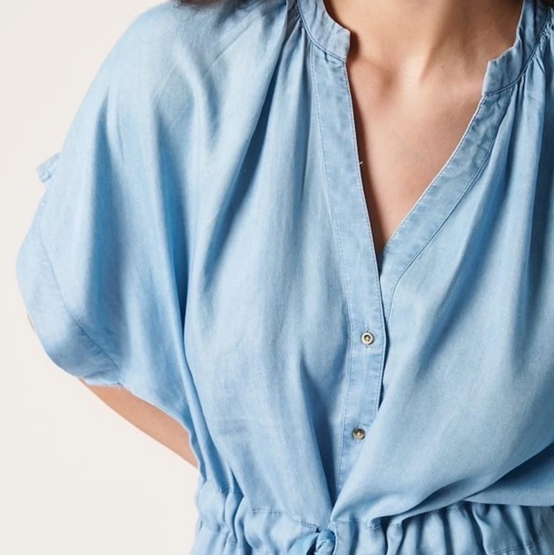 Klänning från Soaked In Luxury - 91