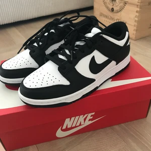 Nike Dunk low  - Helt nya dunks i storlek 39. Aldrig använda. Köpta på Zalando. Kvitto finns.
