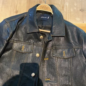 Jacka🖤 - Ny, aldrig använd (köpte fel storlek) Cool jacka💯 