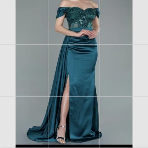 Satin klänning - Aldrig använd satin klänning, kan gå ner i pris vid snabbaffär