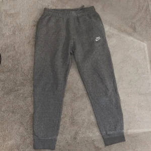 Nike mjukisbyxor - Nike mjukisbyxor endast använt 2 gånger då dom var för små