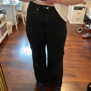 Weekday Jeans - Ace Jeans från Weekday i svart 🌸