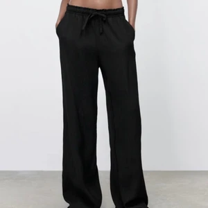 Zara byxor - Storlek S, råkat ta av lappar helt oanvända så kan ej lämna tillbaka🧡 slutsålda 