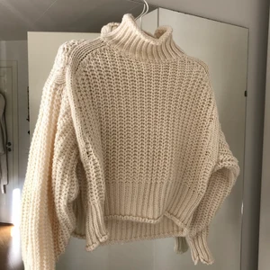 Stickad tröja - Stickad krämvit tröja❤️