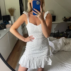 Sommarklänning  - Fantastisk klänning i stl S/M. Aldrig använd.