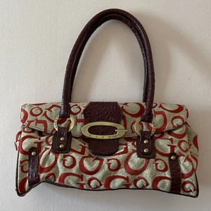 guess väska - vintage guess väska. Typ helt ny, 38cm avlång å rymmer mycket❤️