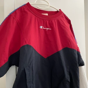 Champion tröja  - Jättefin champion tröja!!🤝 (har en ficka) 