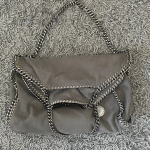Stella McCartney väska - Säljer min älskade Stella McCartney väska då den inte kommer till användning längre. Ältighetsbevis och dustbag finns💞