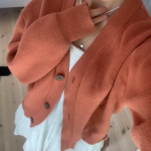 Mysig kofta - Super mysig och mjuk kofta😊sällan använt så säljer den därför💕hör av dig vid frågor elr fler bilder så årdnar jag de❤️