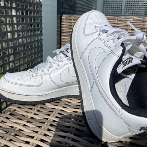 Nike Air Force 1  - Nike Air Force 1, sparsamt använda. Köparen står för frakt. Går att ändra till billigare/dyrare frakt beroende på om köparen vill ha spårbart eller inte. 