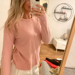 Gant tröja - Rosa Gant tröja. Storlek s. Endast använd fåtal gånger.